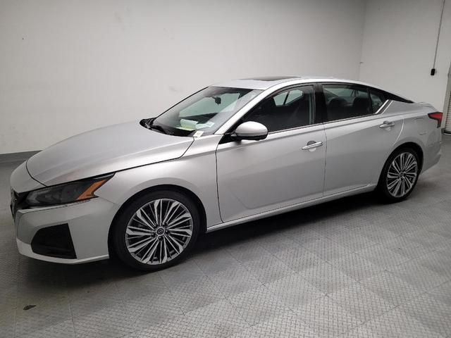 Photo of 2023 Super Black Nissan Altima