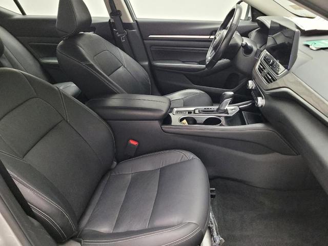 Photo of 2023 Super Black Nissan Altima