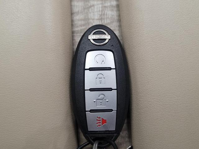 Photo of 2023 Pearl White Tricoat Nissan Murano