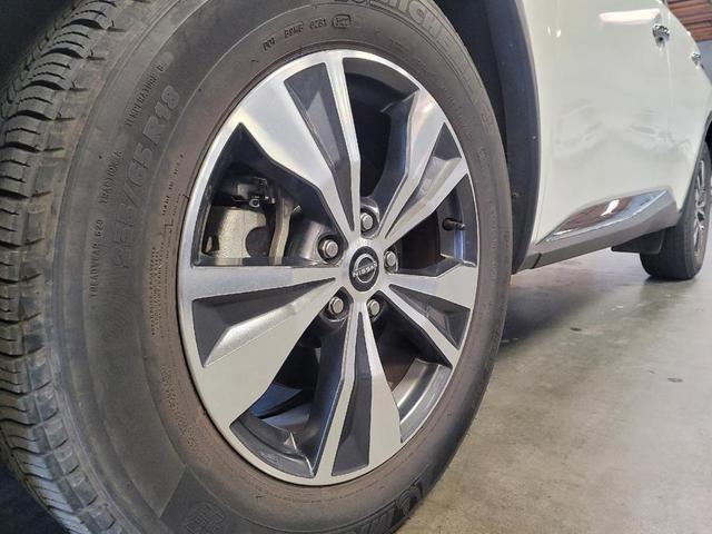 Photo of 2023 Pearl White Tricoat Nissan Murano