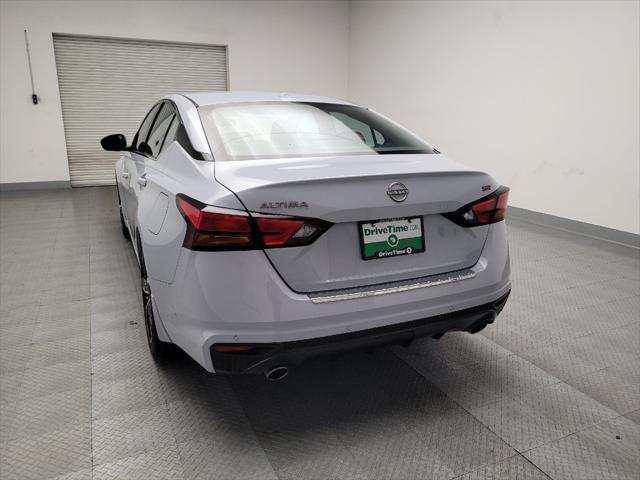 Photo of 2023 Gray Nissan Altima