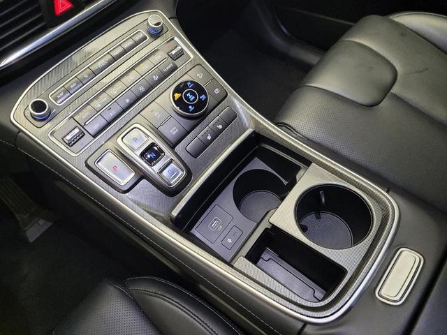 Photo of 2023 Shimmering Silver Hyundai SANTA FE