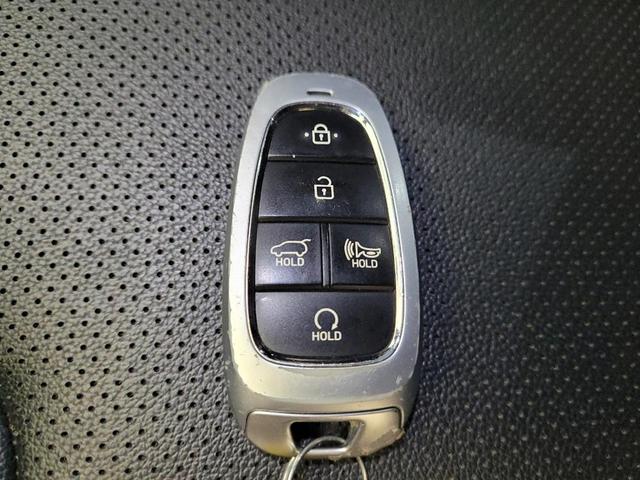 Photo of 2023 Shimmering Silver Hyundai SANTA FE