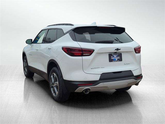 Photo of 2025 Summit White Chevrolet Blazer