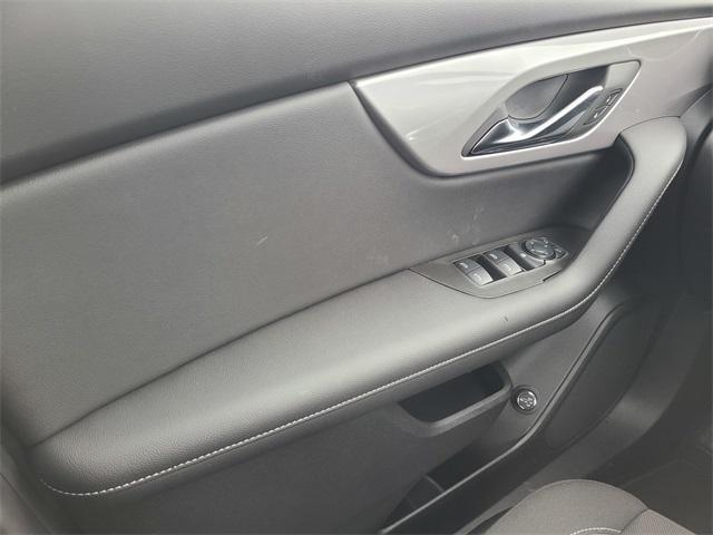 Photo of 2025 Summit White Chevrolet Blazer
