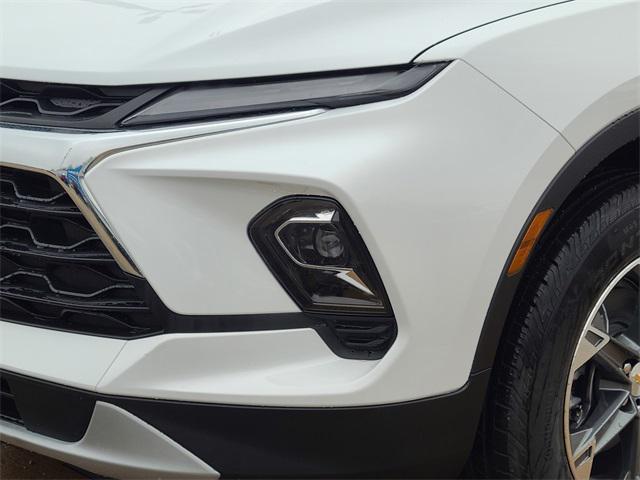Photo of 2025 Summit White Chevrolet Blazer