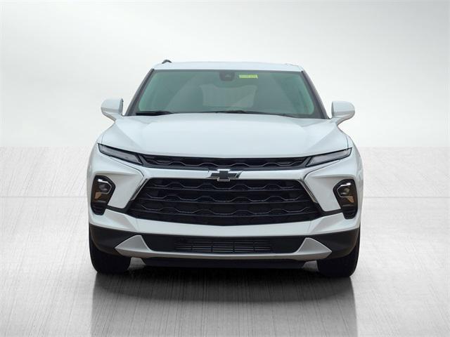 Photo of 2025 Summit White Chevrolet Blazer