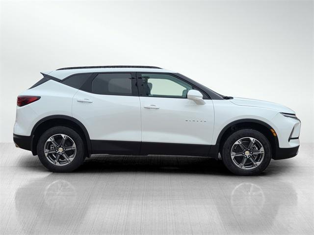 Photo of 2025 Summit White Chevrolet Blazer
