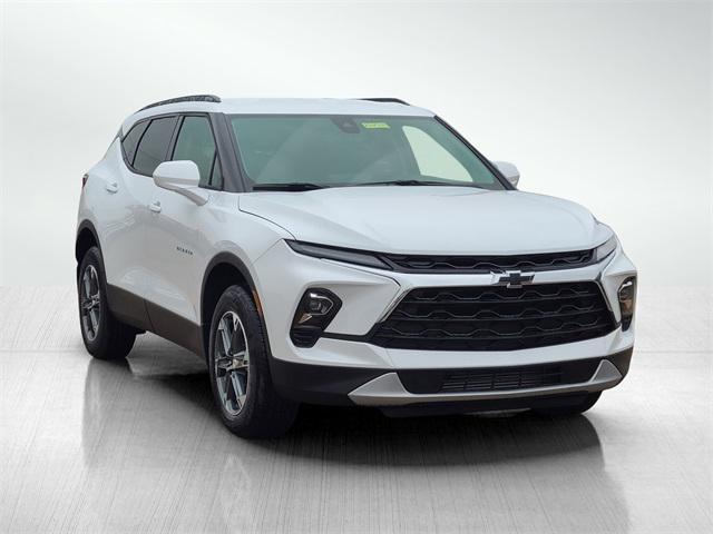 Photo of 2025 Summit White Chevrolet Blazer
