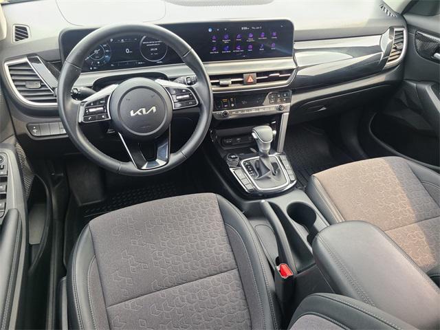 Photo of 2024 Gravity Gray Kia Seltos