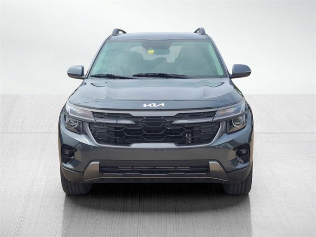Photo of 2024 Gravity Gray Kia Seltos