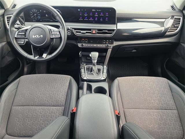 Photo of 2024 Gravity Gray Kia Seltos