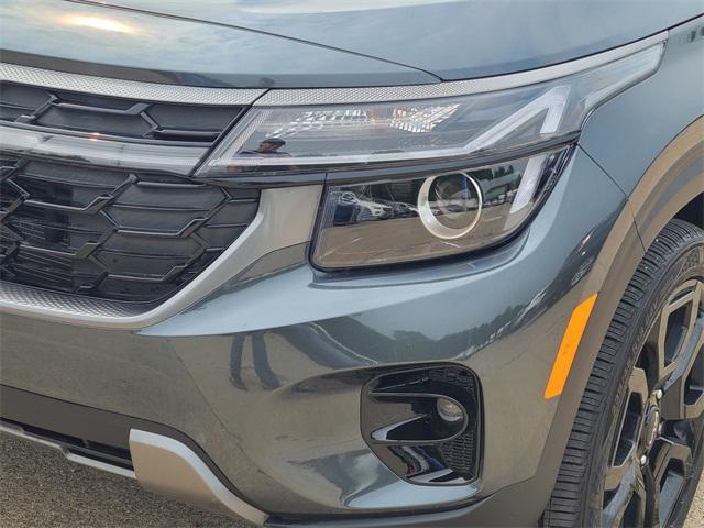 Photo of 2024 Gravity Gray Kia Seltos