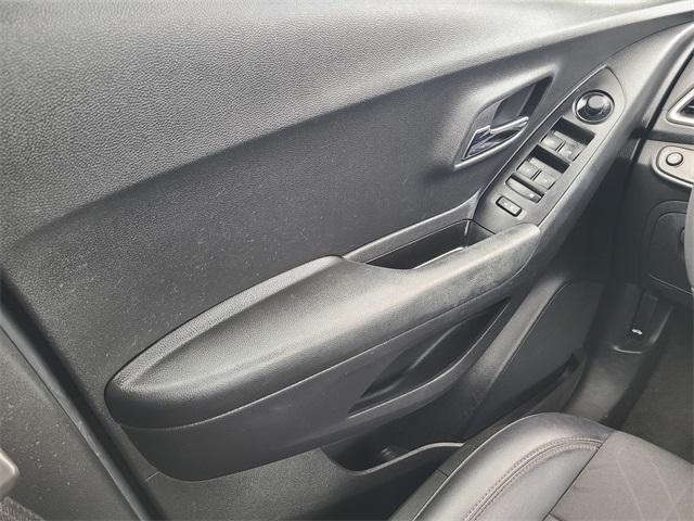 Photo of 2022 Iridescent Pearl Tricoat Chevrolet Trax