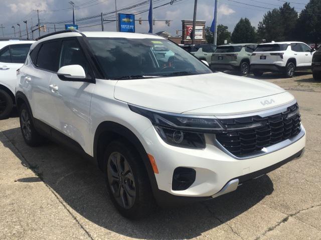 Photo of 2024 Snow White Pearl Kia Seltos