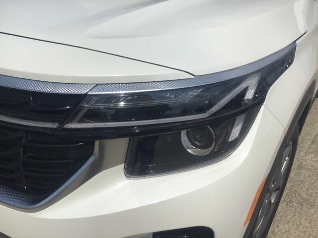 Photo of 2024 Snow White Pearl Kia Seltos