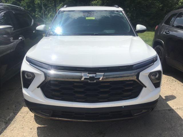 Photo of 2024 Summit White Chevrolet Trailblazer