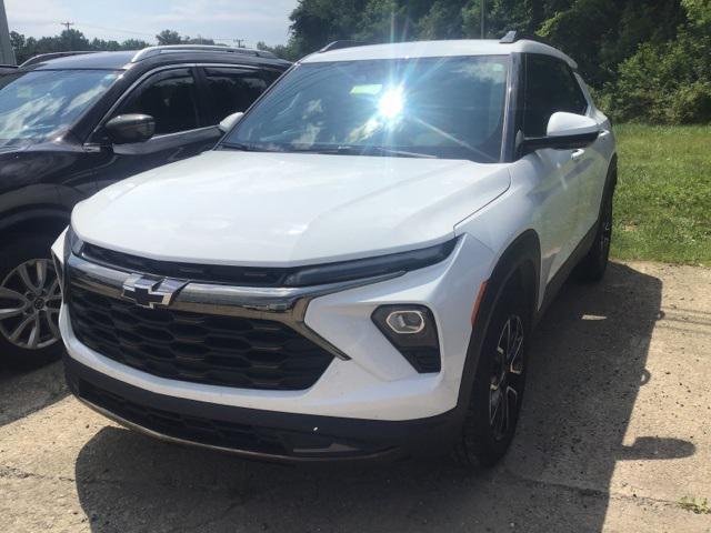 Photo of 2024 Summit White Chevrolet Trailblazer