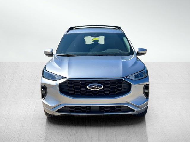 Photo of 2023 ICONIC SILVER METALLIC Ford Escape