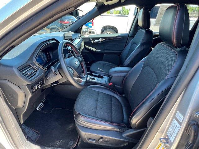 Photo of 2023 ICONIC SILVER METALLIC Ford Escape