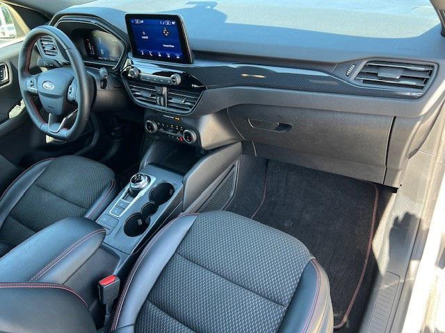 Photo of 2023 ICONIC SILVER METALLIC Ford Escape