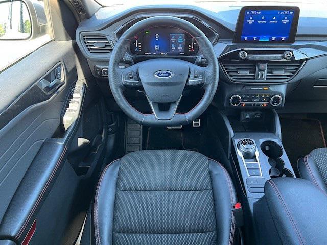 Photo of 2023 ICONIC SILVER METALLIC Ford Escape