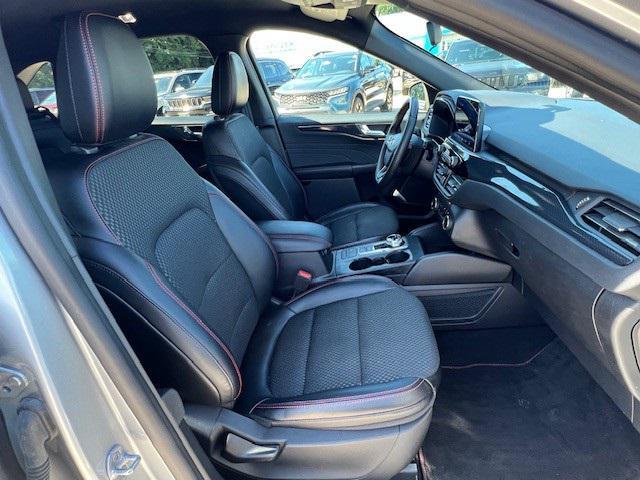 Photo of 2023 ICONIC SILVER METALLIC Ford Escape