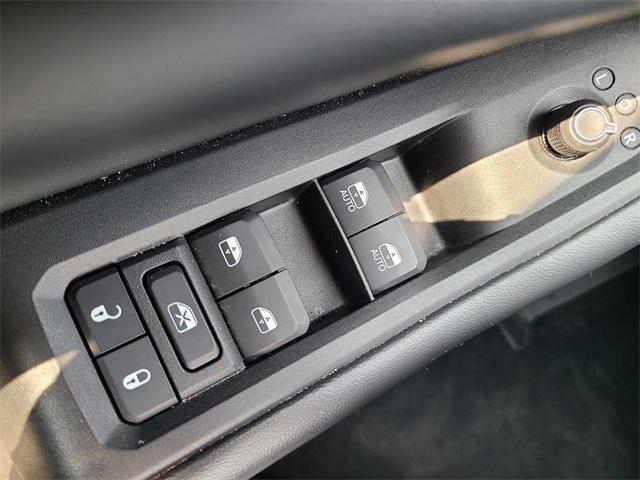 Photo of 2023 Diamond Black Crystal Pearlcoat Jeep Grand Cherokee