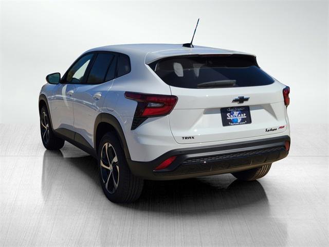 Photo of 2025 Summit White Chevrolet Trax