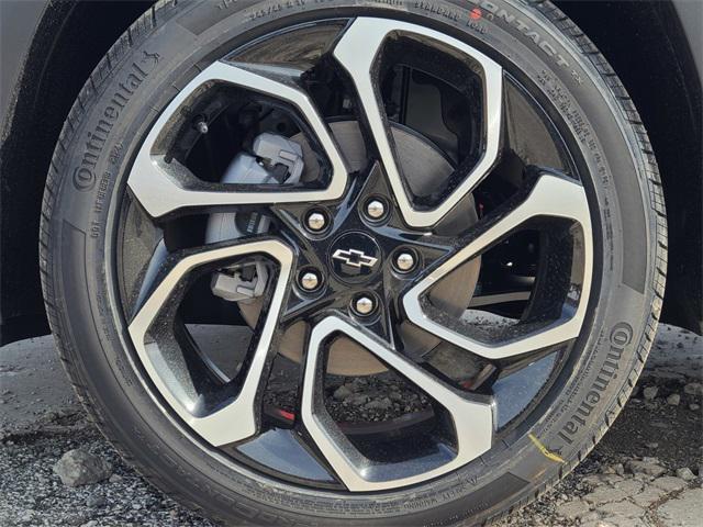 Photo of 2025 Summit White Chevrolet Trax