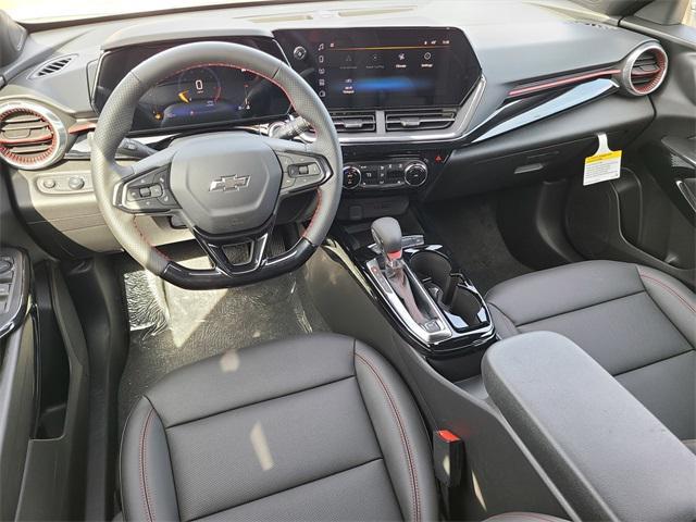 Photo of 2025 Summit White Chevrolet Trax
