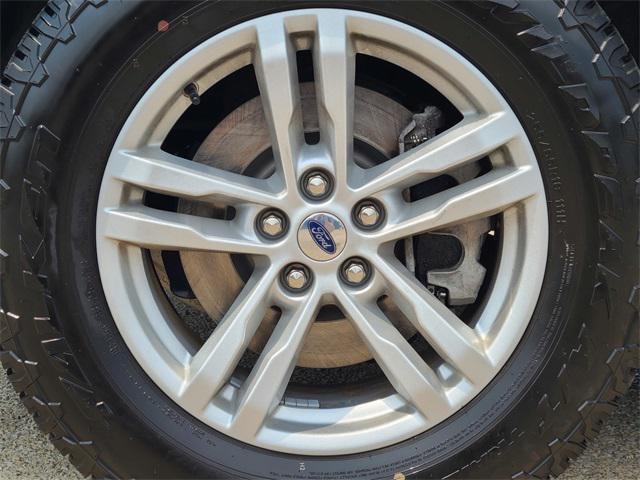 Photo of 2021 CARBONIZED GRAY METALLIC Ford Explorer