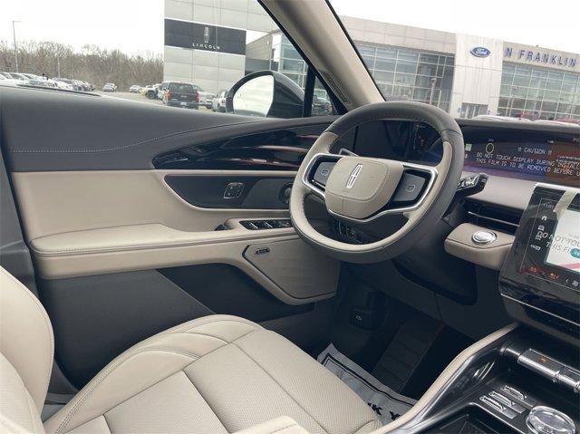 Photo of 2025 White Platinum Clearcoat Metallic Lincoln Nautilus