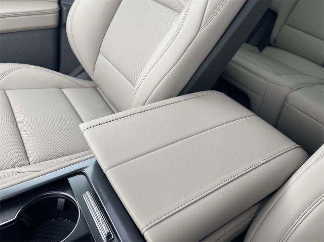 Photo of 2025 White Platinum Clearcoat Metallic Lincoln Nautilus
