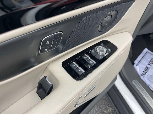 Photo of 2025 White Platinum Clearcoat Metallic Lincoln Nautilus