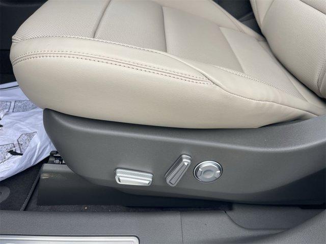 Photo of 2025 White Platinum Clearcoat Metallic Lincoln Nautilus