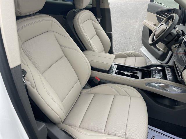 Photo of 2025 White Platinum Clearcoat Metallic Lincoln Nautilus