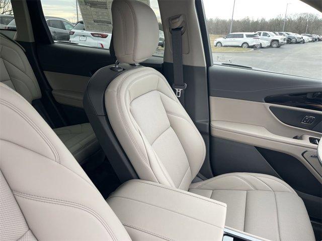 Photo of 2025 White Platinum Clearcoat Metallic Lincoln Nautilus