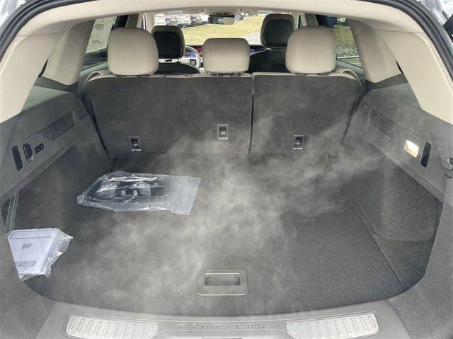 Photo of 2025 White Platinum Clearcoat Metallic Lincoln Nautilus