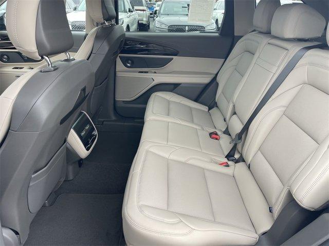 Photo of 2025 White Platinum Clearcoat Metallic Lincoln Nautilus
