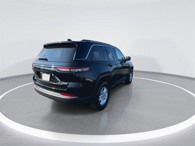 Photo of 2023 Diamond Black Crystal Pearlcoat Jeep Grand Cherokee