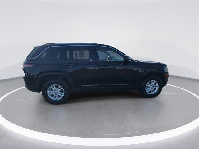 Photo of 2023 Diamond Black Crystal Pearlcoat Jeep Grand Cherokee