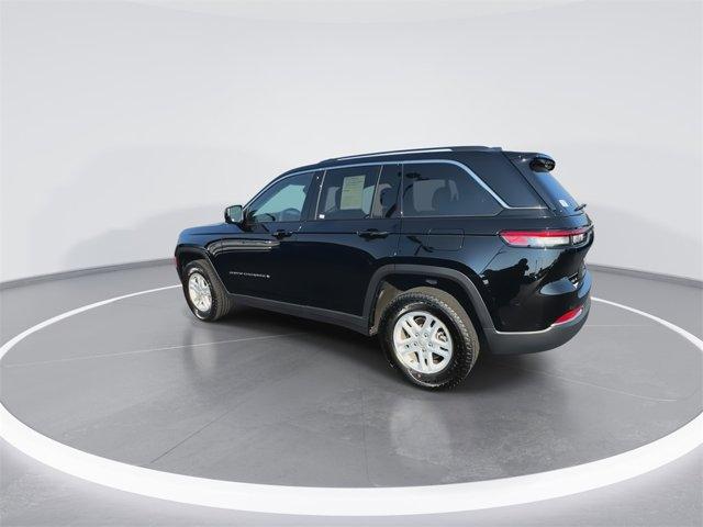 Photo of 2023 Diamond Black Crystal Pearlcoat Jeep Grand Cherokee