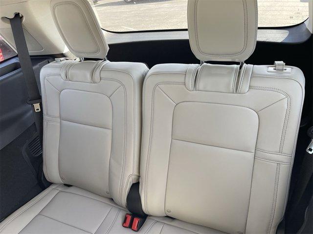 Photo of 2025 Pristine White Metallic Tri-Coat Lincoln Aviator