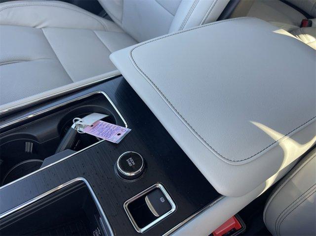 Photo of 2025 Pristine White Metallic Tri-Coat Lincoln Aviator
