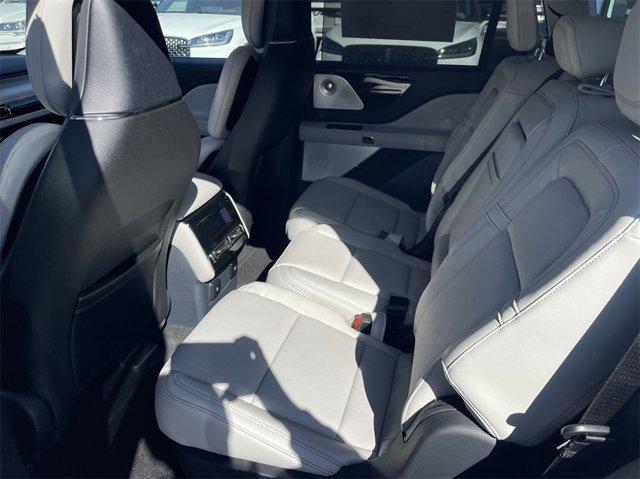 Photo of 2025 Pristine White Metallic Tri-Coat Lincoln Aviator