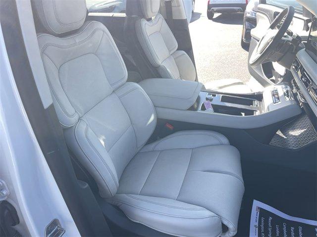Photo of 2025 Pristine White Metallic Tri-Coat Lincoln Aviator