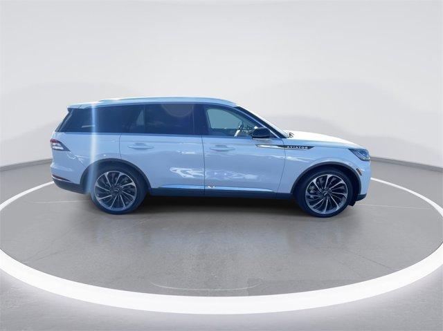 Photo of 2025 Pristine White Metallic Tri-Coat Lincoln Aviator