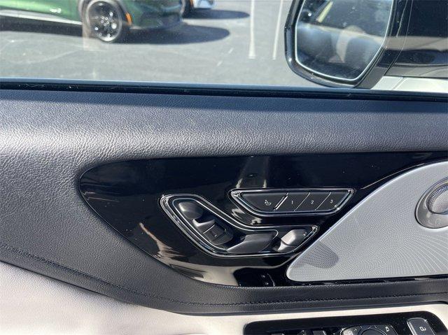 Photo of 2025 Pristine White Metallic Tri-Coat Lincoln Aviator