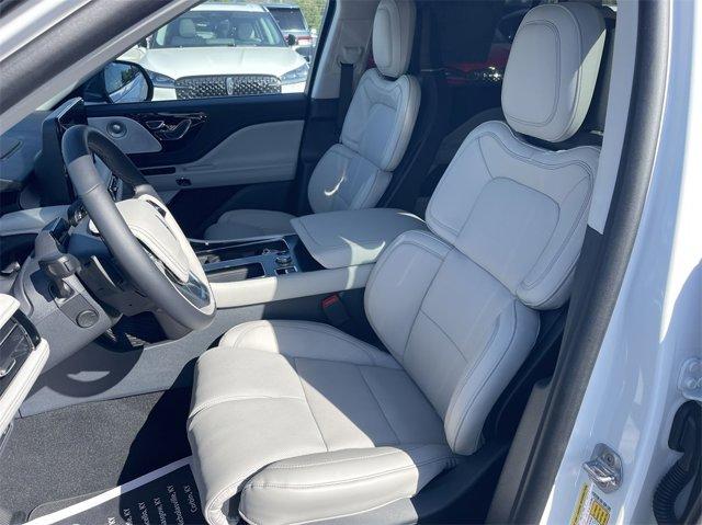 Photo of 2025 Pristine White Metallic Tri-Coat Lincoln Aviator